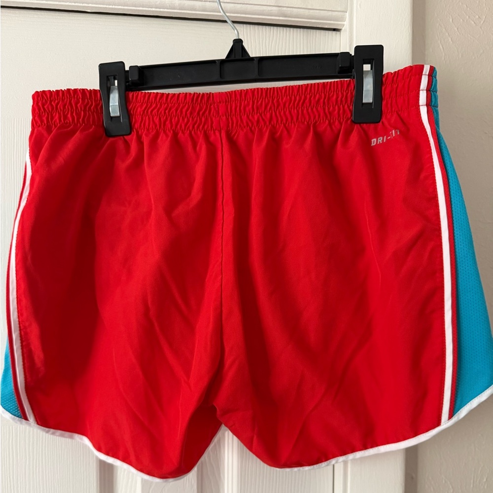 Nike Dri-Fit Shorts size Medium - Picture 2 of 3